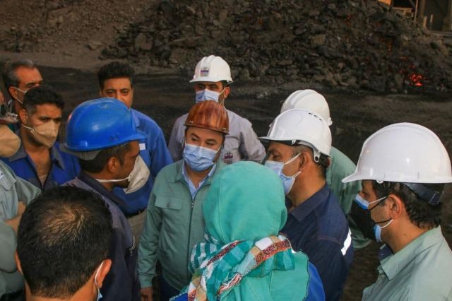 گفت و گوی مدیرعامل فولاد هرمزگان با کارگران این کارخانه