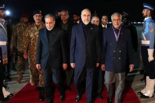 جمهوری اسلامی: کسانی که شعار جنگ می دهند و به مذاکره کنندگان بی حرمتی می کنند را به جنوب کشور ببرید | بزرگترهای اینها در جنگ از جبهه فرار می‌کردند