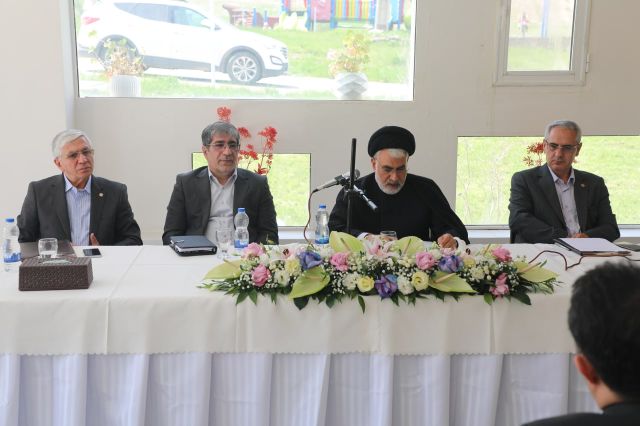 دردیدار مدیرعامل موسسه اعتباری ملل با کارکنان استانهای گیلان ،آذربایجان شرقی و غربی و اردبیل عنوان شد؛ در ارائه خدمات به مردم حریص باشید