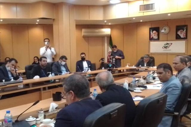 معاون نظارت بر بورس‌ها و ناشران سازمان بورس: خروج از قیمت گذاری دستوری شرط عرضه تایر در بورس کالا است