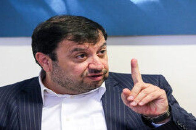 فیروز آبادی: قطع اینترنت به شکل کنونی توجیه ناپذیر است/ اگر پزشکیان بخواهد می تواند اینترنت را باز کند