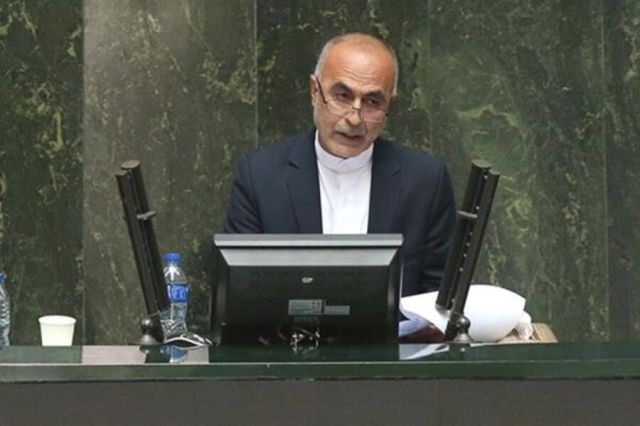 عضو کمیسیون صنایع و معادن مجلس: هیچ یک از نمایندگان با عرضه خودرو در بورس کالا مخالفت نکرده و نخواهند کرد