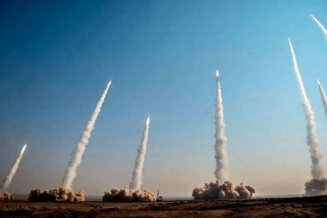 سپاه: سکوهای سوختگیری ناوهای هواپیمابر آمریکایی هدف قرار گرفت
