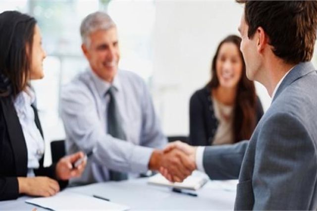 در آنجا چگونه مدیر عامل تعیین می کنند؟