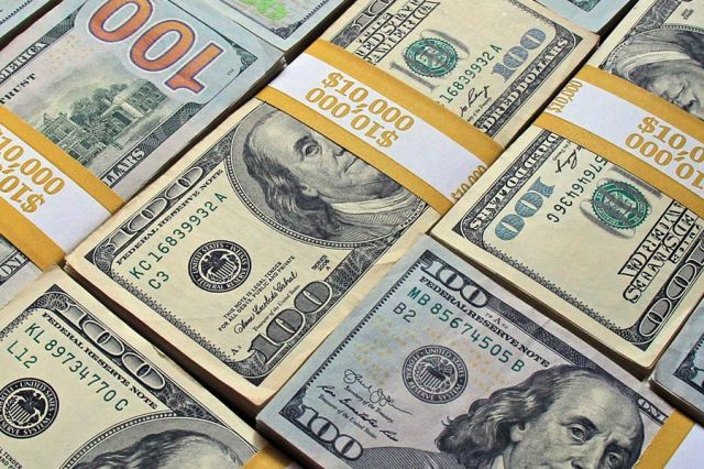 رئیس هیات مدیره مجمع واردات: نرخ ارز بر مبنای عرضه و تقاضا تعیین شود