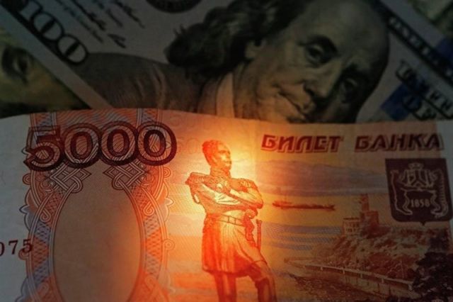 دستور دولت روسیه به صادرکنندگان برای تبدیل ارزهای خارجی به روبل