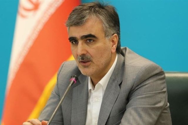 فرزین: مداخله بانک مرکزی در بازار ارز ادامه دارد