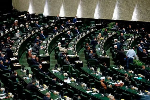 ابراهیم عزیزی رئیس کمیسیون سیاست خارجی مجلس شد؛ حسن قشقاوی نیز سخنگو شد/ سید شمس‌الدین حسینی هم در ریاست کمیسیون اقتصادی مجلس ابقا شد