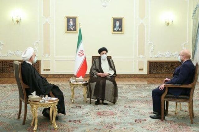 تاکید سران سه قوه در نشست هفتگی؛ همکاری هر چه بیشتر قوا برای حل مسائل و مشکلات معیشتی مردم
