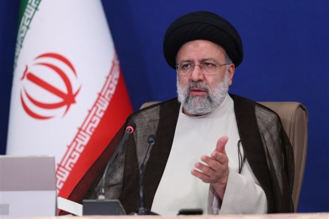 رئیسی: آمار بسیار پایین صادرات غیرنفتی از مناطق آزاد تاسف برانگیز و نگران کننده است / باید سهم صادرات از ۲ درصد به حداقل ۴ درصد افزایش یابد