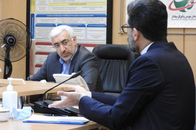 توافق رئیس بورس و مدیرعامل ایران خودرو برای حذف قیمت گذاری دستوری