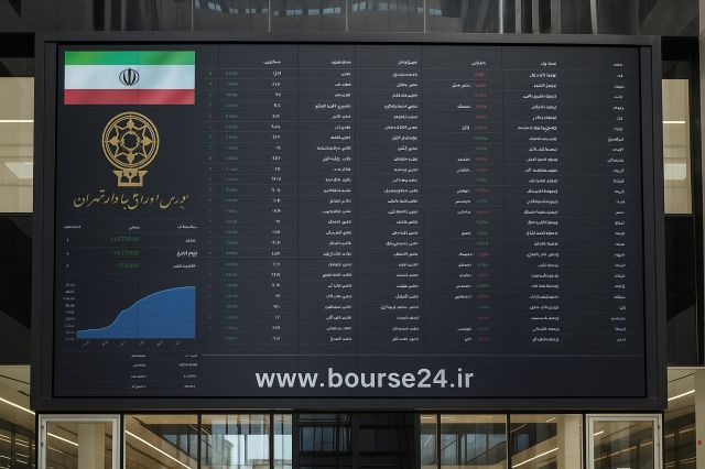 امروز یکشنبه ۲۶ مهر ۱۴۰۵ ؛ صف‌های فروش آب شد/ بورس در دست خریداران افتاد / شمار سرخطی‌های خرید فردا به سه برابر فروش رسید؛ ۲۷۷ در برابر ۹۸ + لیست