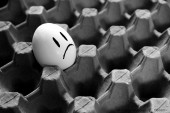 تمام تخم مرغ های خود را در یک سبد نگذارید