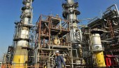  واکنش فعالان صنعت پتروشیمی به سخنان زنگنه: پتروشیمی ارز آورترین صنعت کشور است، کوتوله نیست