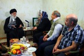 حضور رهبر معظم انقلاب در منزل خانواده‌ی شهید مسیحی 