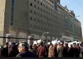 تجمع سهامداران پدیده شاندیز مقابل مجلس