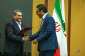 تقدیر از بورس ٢۴ در نخستین جشنواره رسانه های بورسی/ دو تن از اعضای تحریریه تقدیرنامه گرفتند