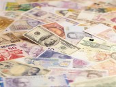 افزایش نرخ دلار و پوند و کاهش یورو بانکی