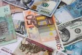 کاهش نرخ دلار و پوند و افزایش یورو بانکی