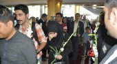  فرش قرمز زیر پای زائران امام رضا (ع) در فرودگاه / تصاویر
