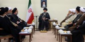  مقام معظم رهبری: اگر حکومت اسلامی دچار اشتباه شد، حوزه علمیه تذکر بدهد 