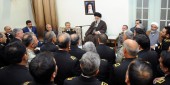 رهبر معظم انقلاب اسلامی در دیدار فرماندهان و مسئولان نیروی دریایی ارتش: شروع دوباره تحریمی که زمانش تمام شده، تحریم و نقض تعهدات است 