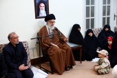 روایتی از دیدار جمعی از خانواده‌ های شهدای مدافع حرم با رهبر معظم انقلاب؛ با این ستاره‌ ها... 