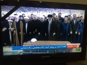  اقامه نماز توسط رهبر معظم انقلاب بر پیکر آیت‌ الله هاشمی