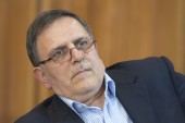 سیف: پرداخت یارانه ۲۵۰ هزار تومانی فریبکارانه است 