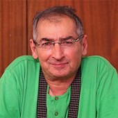 زیباکلام: از جریان اصلاحات، اعتدال و آقای روحانی به شدت حمایت می‌ کنم