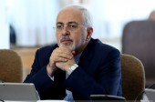 ظریف در توییتر: مقامات آمریکایی تاریخ را مطالعه و از آن درس بگیرند / آمریکا به جای تغییر رژیم در ایران، به فکر حفظ رژیم خود باشد 