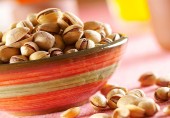 یک تولید کننده پسته: صادرات سلطان آجیل‌ ها در انحصار مافیا است / قیمت پسته بر اساس سود این افراد تعیین می شود 