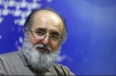 یک اقتصاددان: افزایش نرخ ارز منطقی نیست / قیمت دلار آگاهانه افزایش می‌ یابد 