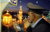 یکی از خادمان حرم امام رضا (ع): در اینجا ملائک در رفت و آمد هستند / به خود می‌ بالیم که نوکری زائرهای آقا امام رضا نصیبمان شده 
