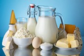 درخواست افزایش نرخ ١٠ درصدی محصولات لبنی پس از گران شدن شیر خام