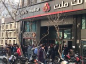 تشکیل صف خرید دلار در چهار راه استانبول    