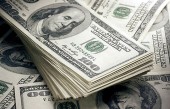 یک کارشناس بازار ارز: افزایش نرخ ارز دلیل روانی ندارد / افزایش تقاضا و کاهش عرضه نرخ را بالا می برد 