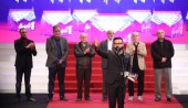 معرفی برگزیدگان اختتامیه جشنواره فیلم فجر: تنگه ابوقریب، بهترین فیلم شد / شب درخشش هومن سیدی با مغزهای کوچک زنگ‌ زده 