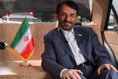 عضو مجمع تشخیص مصلحت نظام: حدود ٢٠٠ میلیارد دلار پس اندازهای مردم است که سرمایه گذاری نمی شود! 