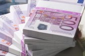 گمرک: بیش از مبلغ مجاز ارز خارج نکنید / آن هم بدون مجوز 