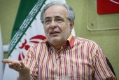 کاظم احمدزاده: یک بازیگر ساده که مجری می شود، در تلویزیون روزی ٢۵ میلیون تومان می گیرد 