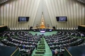 استیضاح وزیر اقتصاد با ٩٠ امضا