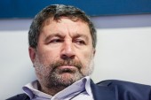 عضو شورای پول و اعتبار: قیمت ارز کاهش می یابد، صبر کنید! 