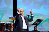 آرزوی مهران مدیری: امیدوارم از این اوضاع و شرایط بیرون بیاییم 