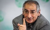 زیباکلام: فروش بنزین به نرخ لیتری ١٠٠٠ تومان جنایت است! 