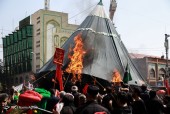 خیمه سوزان عاشورا در بازار تهران ( تصویری)