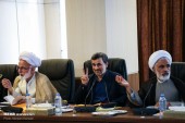 ژست های جالب احمدی نژاد در جلسه امروز مجمع تشخیص (تصاویر) 