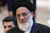 چه کسانی در مراسم اقامه نماز بر پیکر آیت‌ الله شاهرودی حضور داشتند؟ 