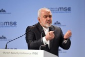 ظریف در اجلاس مونیخ: همین امروز آیا کسی به ما سلاح می‌ فروشد؟