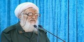 حضور خطیب نماز جمعه تهران با لباس سپاه: نمی‌دانم این ترامپ احمق چه بلد است، چه کار می‌کند و چه می‌فهمد؟ / آمریکایی‌ها می‌فهمند که تحریم سپاه احمقانه است؛ خدا کند که این ترامپ هم بفهمد